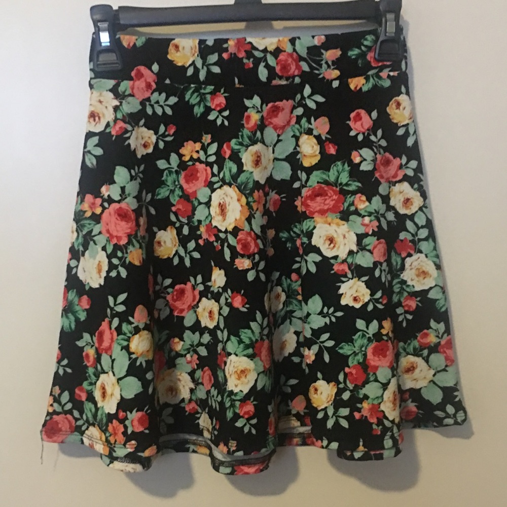 Floral mini skirt